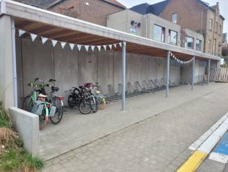 Provincie investeert in fietsenstalling van basisschool De Kinderberg in Bierbeek