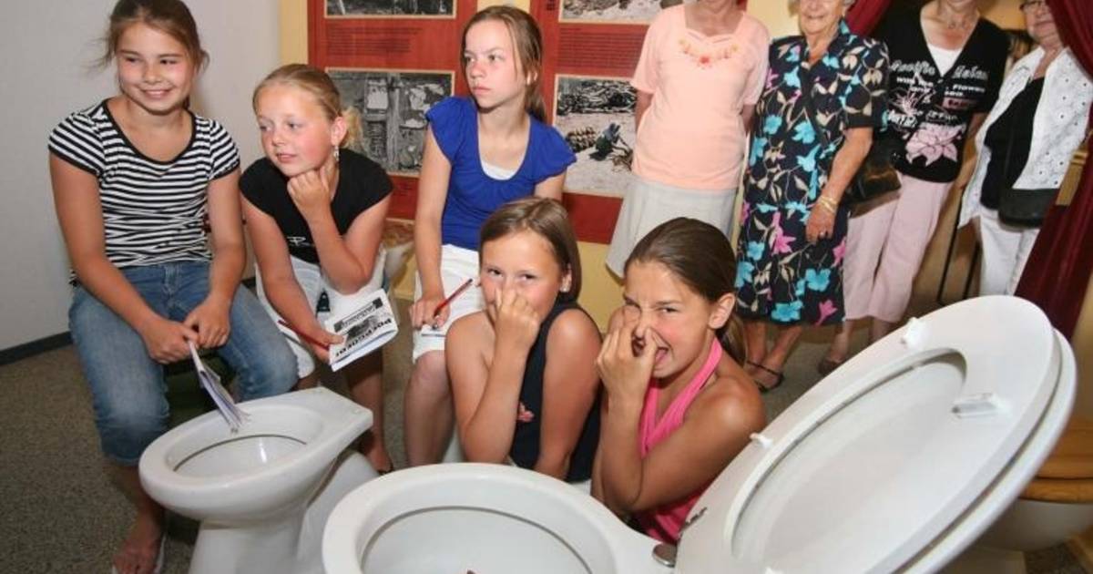 Alles Over Poep In Waalwijks Museum Tilburg E O Bd Nl