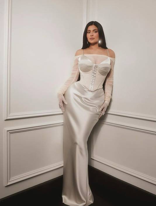 Kylie jenner best sale robe de soirée