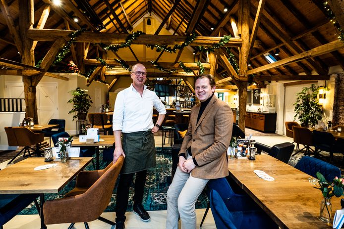 Marc Hogeveen (links) en Ben Trooster in het restaurant van de Beekdalhoeve, het voormalige Everwijnsgoed.