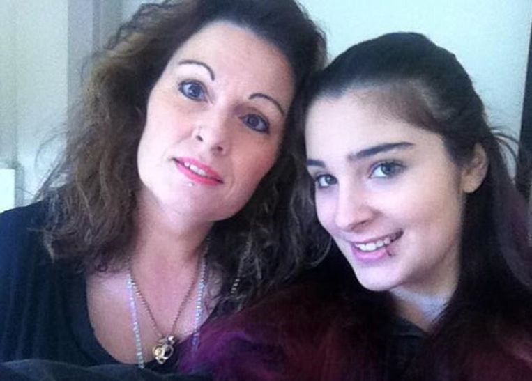 Cassidy Trevan met haar moeder Linda.