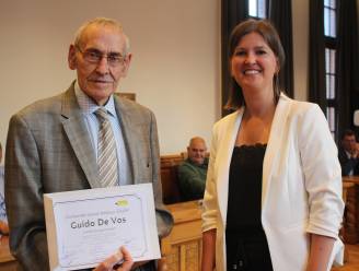 Voormalig burgemeester Guido De Vos ontvangt eretitel burgemeester van Vlaamse regering