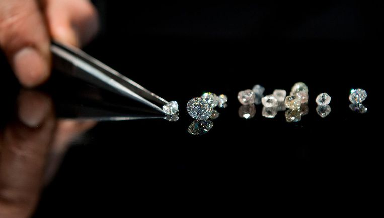 Ruwe en geslepen diamanten bij Gassan Diamonds in Amsterdam. Beeld anp