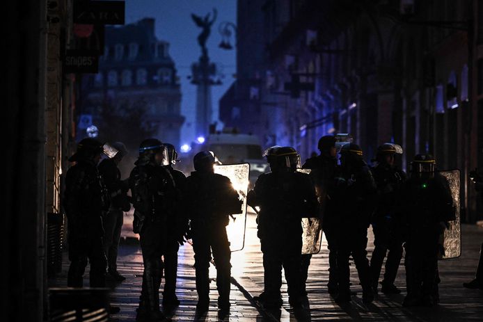 Politie in actie in Bordeaux vrijdagavond.