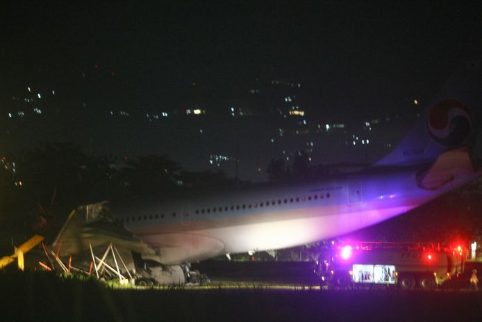 Een vliegtuig van Korean Air met 173 mensen aan boord is op de internationale luchthaven van Cebu op de Filipijnen van de landingsbaan geschoven.