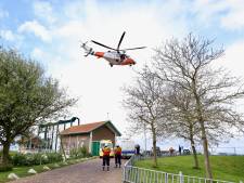 Spectaculaire reddingsactie: bewusteloze man uit Ketelmeer gehaald en met heli naar Urk gevlogen