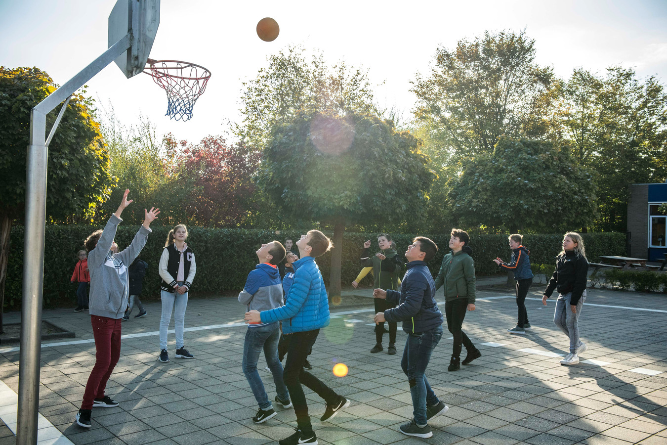 stuk Ongedaan maken Oceanië School in Kloosterzande laat kinderen meer buiten spelen. Zo kunnen ze hun  hoofd leeg maken | Foto | pzc.nl