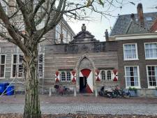 Het verhaal achter het oude weeshuis aan de Hooglandse Kerkgracht: kinderen kregen er soms een blok aan het been