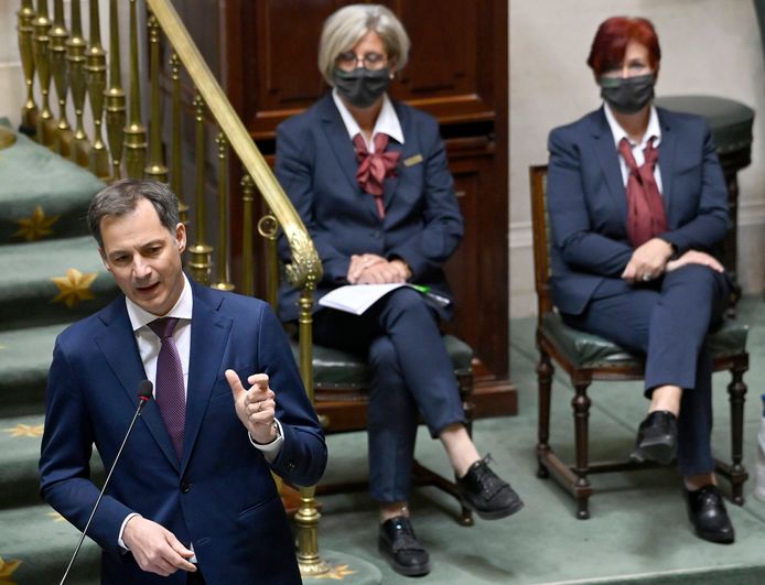 Premier Alexander De Croo in de plenaire Kamer.