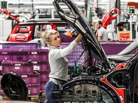 Duitse auto-industrie plat doordat onderdelen uit Oekraïne niet meer komen