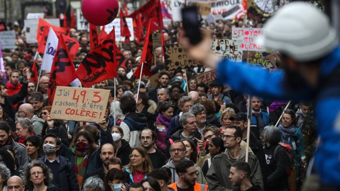 Réforme des retraites en France: la CGT annonce 450.000 manifestants à Paris, un chiffre en baisse