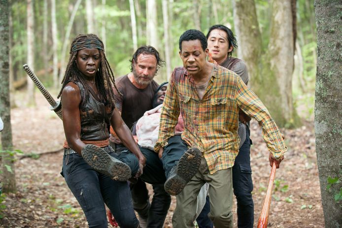 Danai Gurira als Michonne (links) in The Walking Dead.