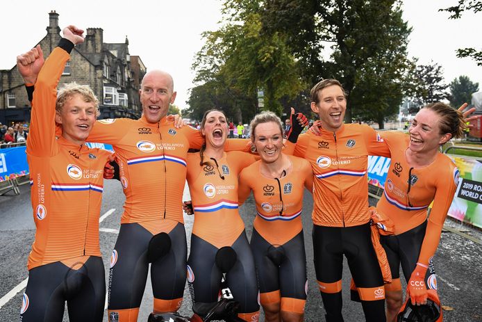 Team NL, met v.l.n.r.: Koen Bouwman, Jos van Emden, Lucinda Brand, Amy Pieters, Bauke Mollema en Riejanne Markus.