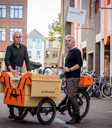 Sparta en bibliotheek Enschede houden sportcafé met missie: oud-voetballers Youri Mulder en Michel Boerebach stimuleren het leesplezier     