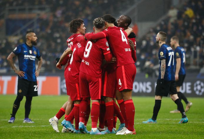 Feest bij Liverpool na de 0-2 van Salah.