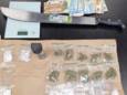 Drugs en groot mes gevonden in verschillende woningen in Roosendaal.