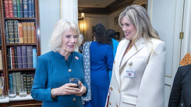 Camilla Parker Bowles staat oog in oog met de vrouw die haar vertolkt in ‘The Crown’