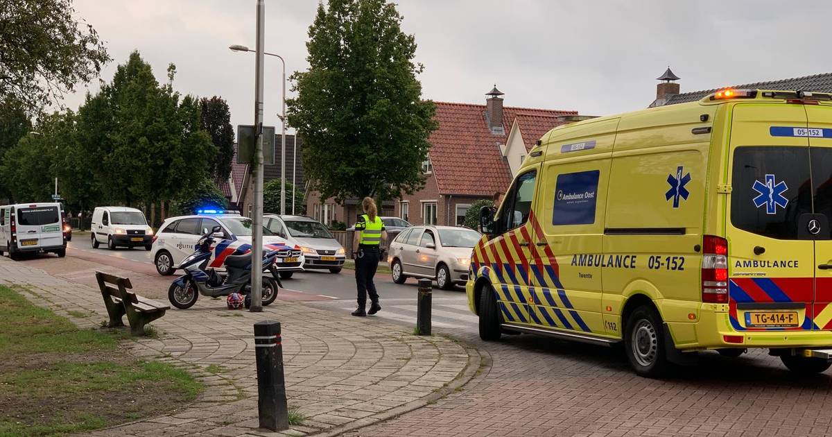 Scooterrijder naar ziekenhuis na eenzijdig ongeval in Westerhaar.