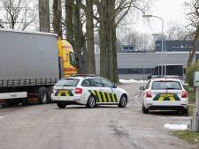 Douane en politie vallen loods in Hattem binnen en vinden miljoenen illegale sigaretten