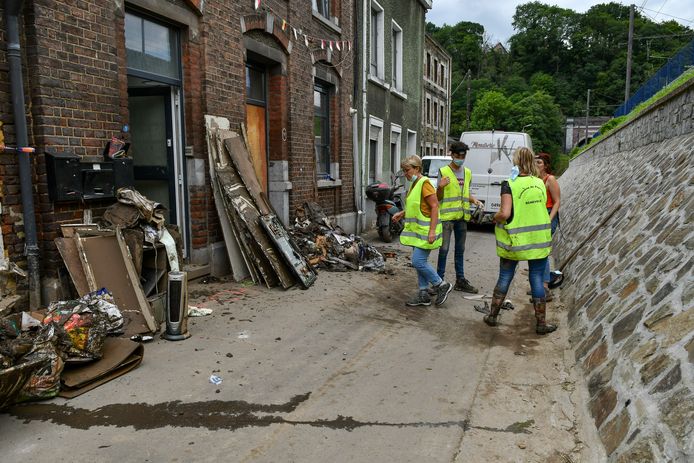 Une réduction immédiate de 55 euros sera accordée aux sinistrés sur leur prochaine facture d'eau. Cette décision part du constat que d'importants volumes d'eau de distribution ont été nécessaires dans le cadre des opérations de nettoyage à la suite des inondations.