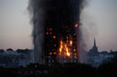 De enorme brand in een flatgebouw in West-Londen.