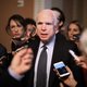 Stemming Trumpcare loopt vertraging op door operatie John McCain
