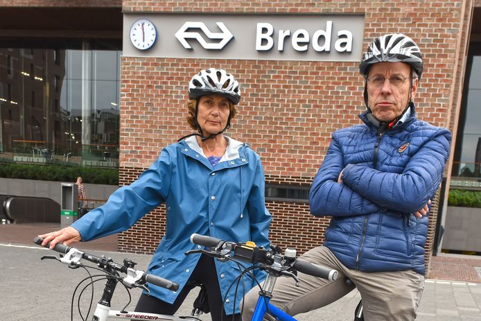 Jaap Mendel en zijn vrouw Susan zijn nog altijd behoorlijk chagrijnig als ze terugdenken aan hun treinrit en de manier waarop de NS met hen is omgegaan.