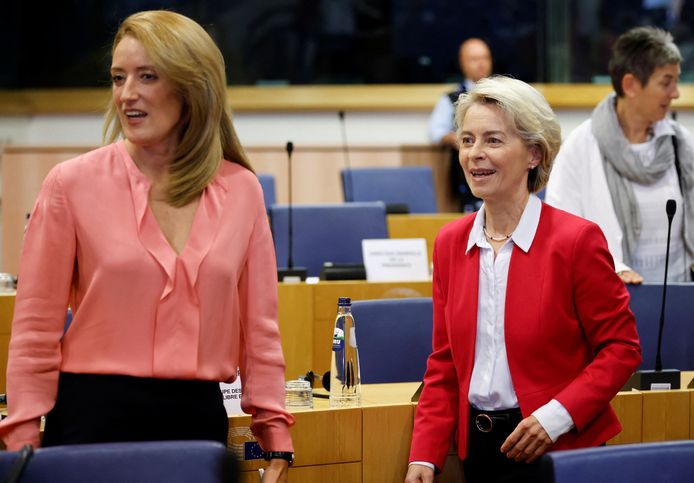 Voorzitter van het Europese Parlement Roberta Metsola (links) samen met de voorzitter van de Europese Commissie Ursula von der Leyen.