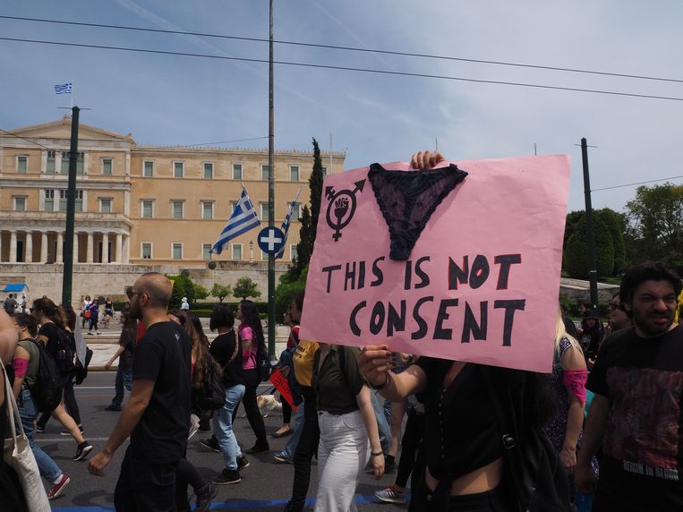 Griekse vrouwen demonstreren op het Syntagmaplein in Athene. Beeld Foto HH