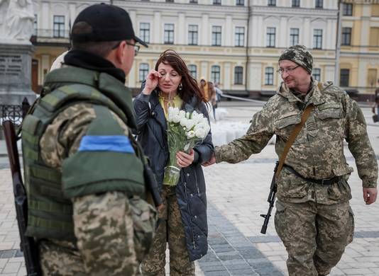Tussen alle kommer en kwel vindt in Kiev een huwelijk plaats.