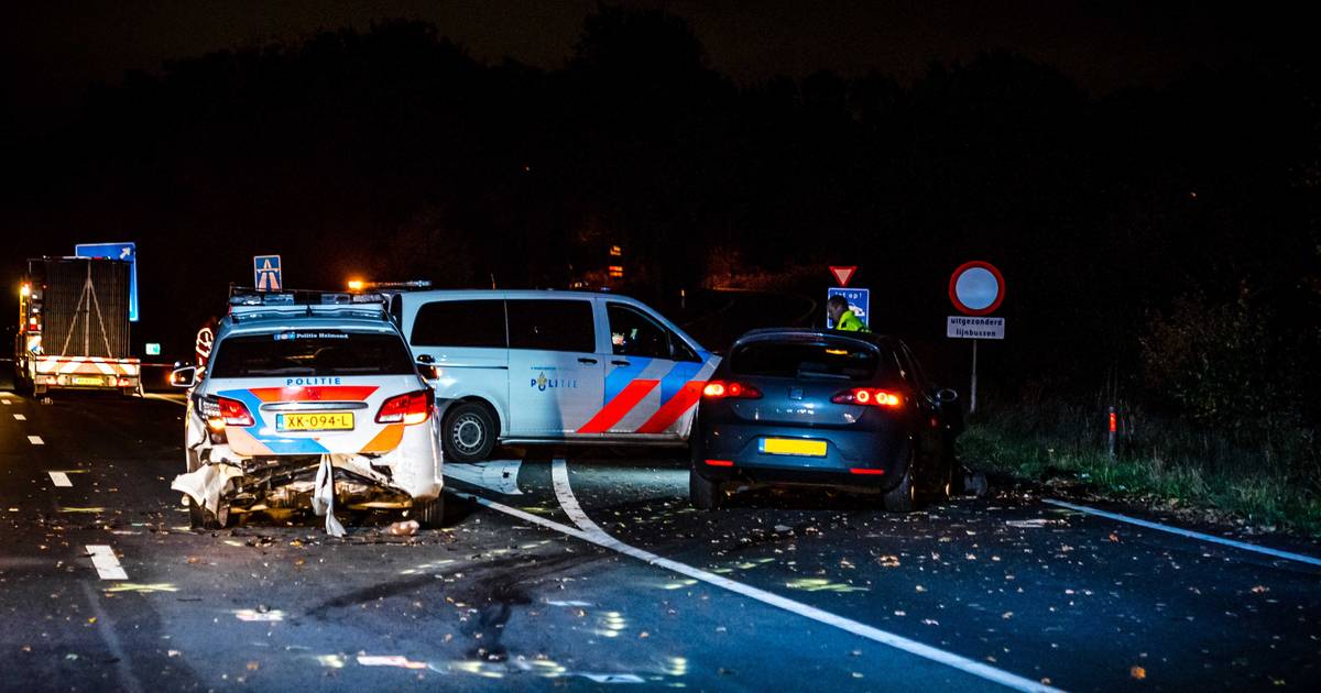 Vlaggen Politiebureaus Amsterdam Halfstok Na Dood Agent Brabant Amsterdam Ad Nl