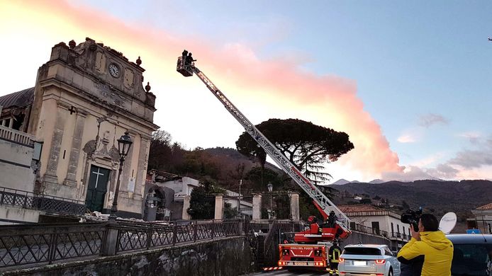 De kerk van Fleri, in de provincie Catania, raakte beschadigd door de aardbeving.