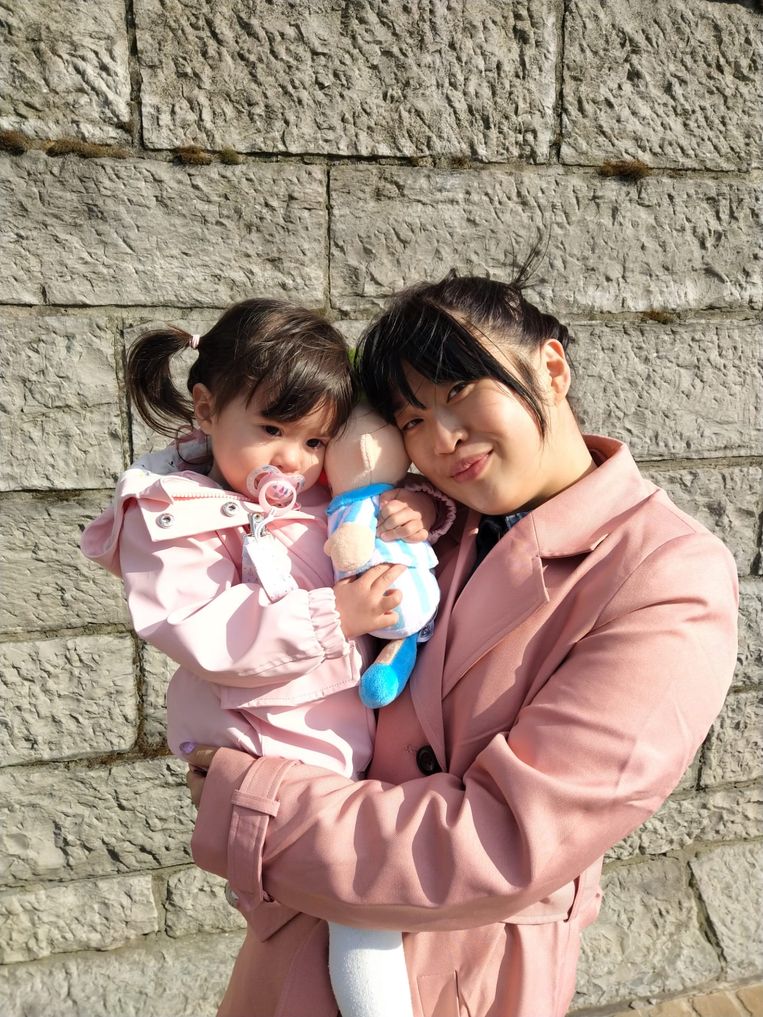 Ann-Sophie (28) met dochter Yuna (2) Beeld RV