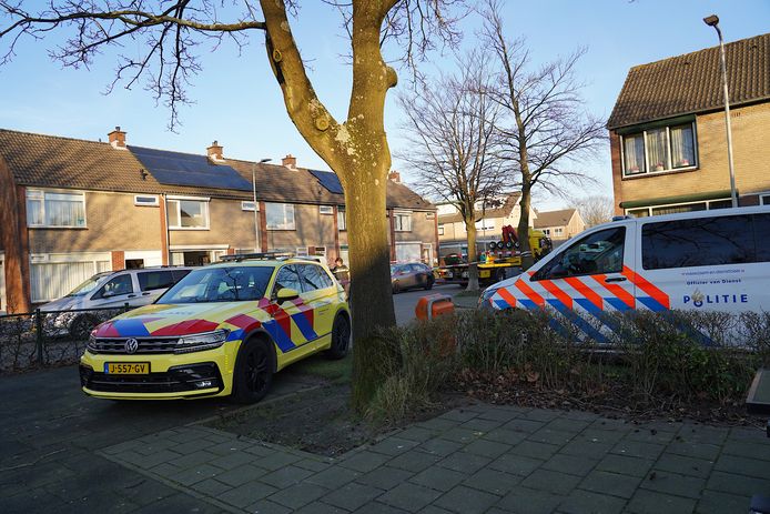 Een 39-jarige vrouw raakte maandagmiddag gewond bij een schietpartij in een woning aan het Melleveld in Wouw.