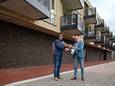 De officiële sleuteloverdracht van 18 nieuw aangekochte appartementen in Dronten.