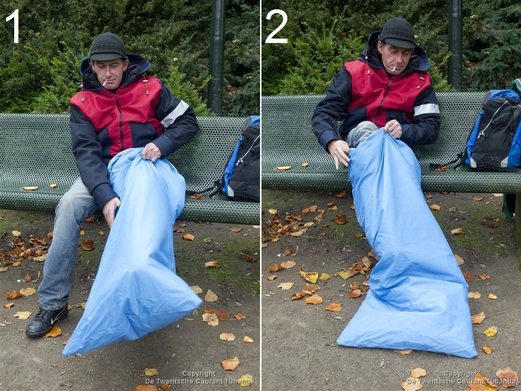 Enschedeër ontwerpt sheltersuit voor daklozen: slaapzak jas één | Foto | tubantia.nl