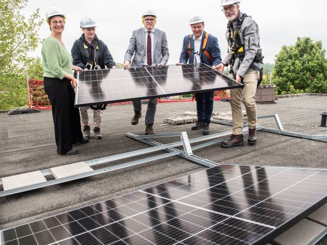 30.000ste zonnepaneel op een sociale woning in Vlaanderen is eerste in de Vlaamse Ardennen: “Energiefactuur van bewoners zal fors dalen”