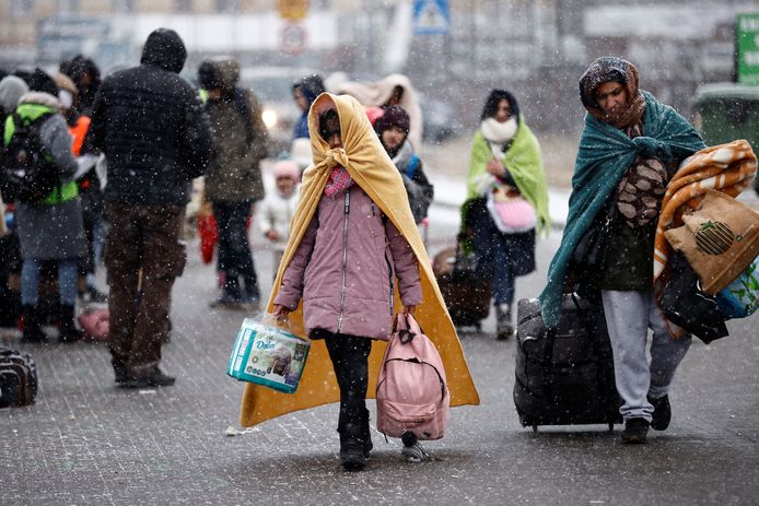 Vluchtende Oekraïners arriveren bij een tijdelijk kamp in Przemysl, Polen.