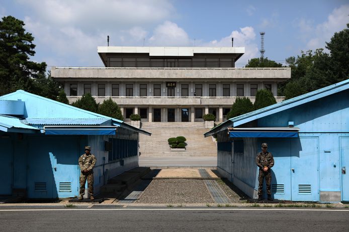 Soldaten in de gedemilitariseerde zone tussen Noord- en Zuid-Korea.