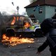 Politievoertuig bekogeld met molotovcocktails in Noord-Ierland