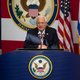 Amerikaanse ambassadeur in Jeruzalem poseert bij foto waarop moskee vervangen is door joodse tempel