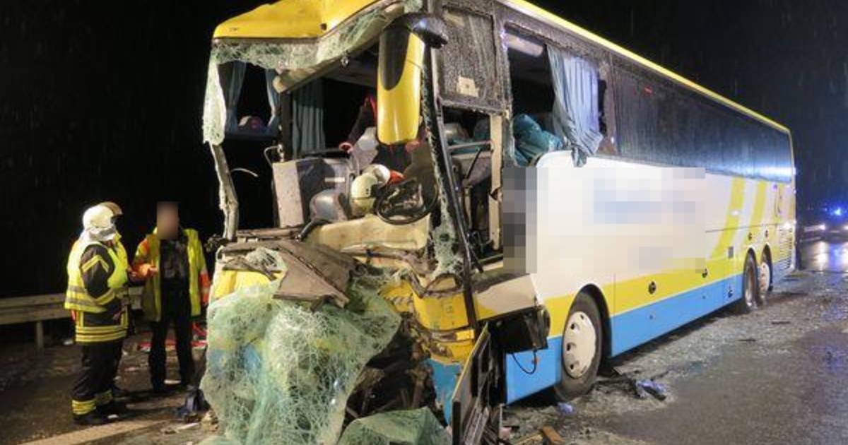 Dode en twintig gewonden bij ongeval met Belgische touringcar in Duitsland.