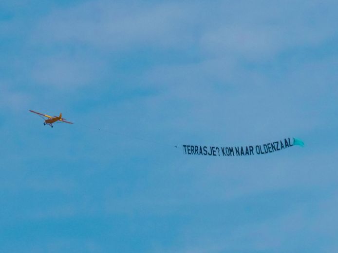 Oldenzaal-promotie boven Enschede.
