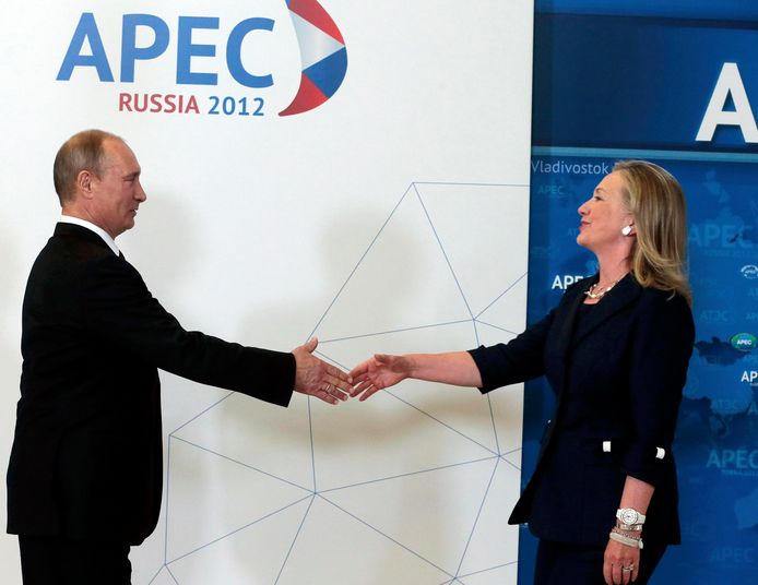 Poetin en Clinton tijdens een APEC (Asia-Pacific Economic Cooperation)-top in Vladivostok, op 8 september 2012.