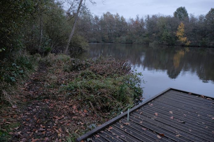 WILLEBROEK - Het babylijkje werd aangetroffen aan de oevers van deze vijver.