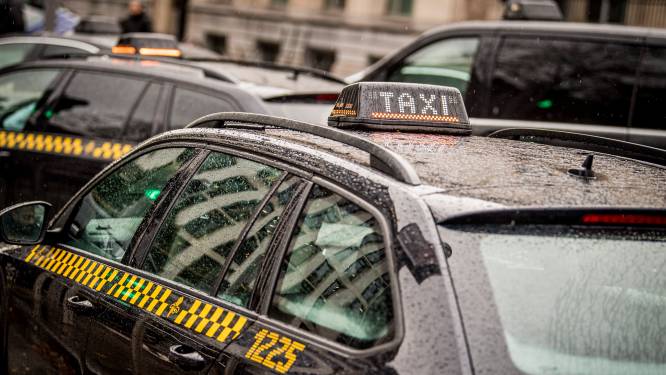 Vaste opération de contrôle des taxis à Brussels Airport: de nombreuses infractions constatées