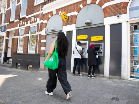 Zij krijgen een jaar lang 1000 euro per maand, zonder er iets voor te hoeven doen