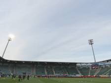 Gestaakt duel vanwege uitgevallen verlichting later begonnen door kapotte lichtmast