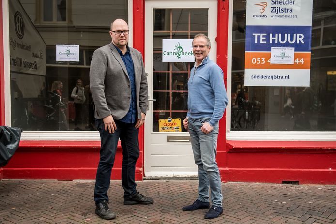 Remo Nijenhuis en Artie de Lange voor hun pand.