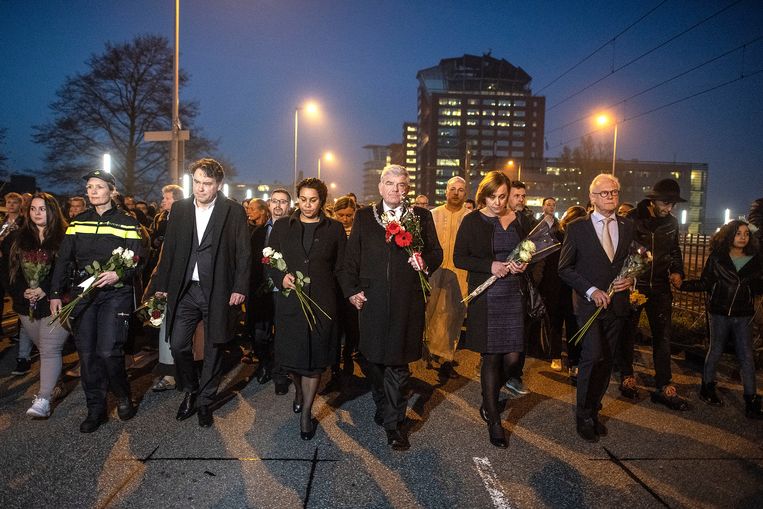 Stille tocht voor de aanslag in Utrecht die maandag plaatsvond. Beeld Guus Dubbelman / de Volkskrant